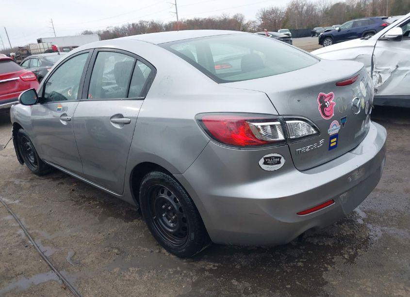 Photo 3 of 2013 Mazda Mazda3 I SPORT (VIN JM1BL1UPXD1756125)