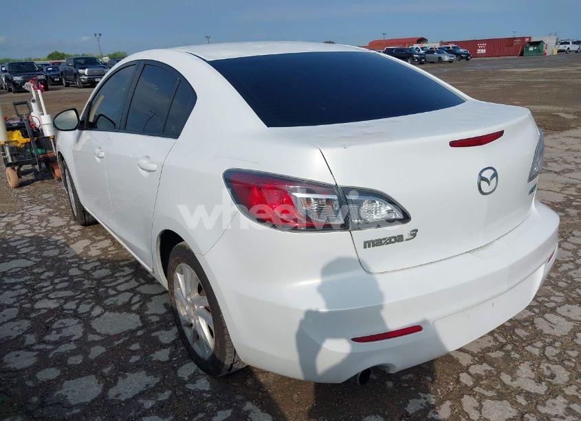 Photo 3 of 2013 Mazda Mazda3 (VIN JM1BL1V74D1801364)
