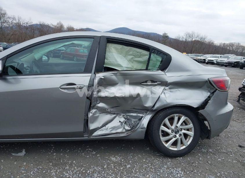 Photo 13 of 2013 Mazda Mazda3 I TOURING (VIN JM1BL1V8XD1709085)