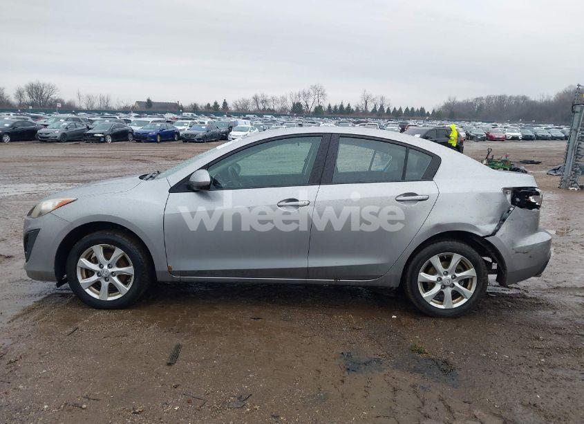 Photo 14 of 2011 Mazda Mazda3 I TOURING (VIN JM1BL1VF0B1387701)
