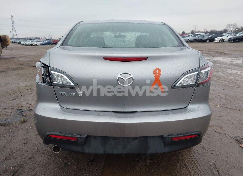 Photo 16 of 2011 Mazda Mazda3 I TOURING (VIN JM1BL1VF0B1387701)