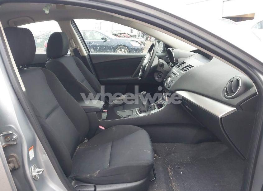 Photo 5 of 2011 Mazda Mazda3 I TOURING (VIN JM1BL1VF0B1387701)