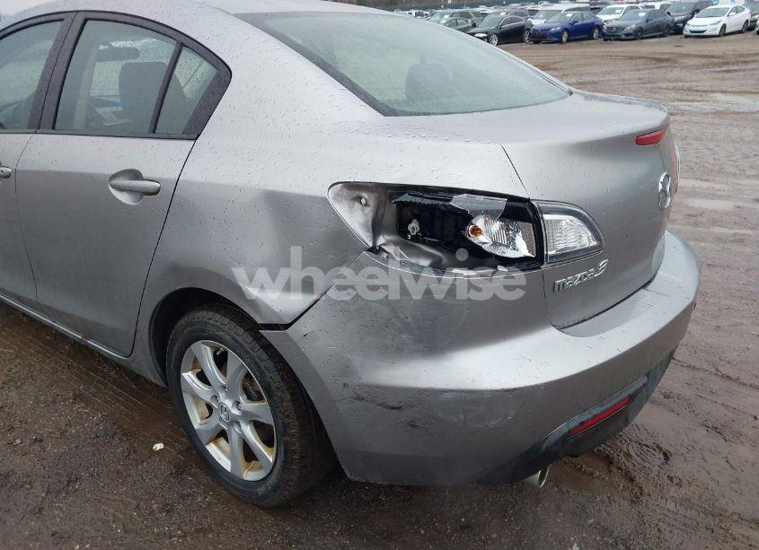Photo 6 of 2011 Mazda Mazda3 I TOURING (VIN JM1BL1VF0B1387701)