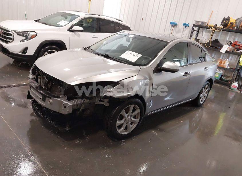 Photo 2 of 2011 Mazda Mazda3 I TOURING (VIN JM1BL1VF1B1388498)