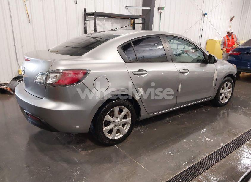Photo 4 of 2011 Mazda Mazda3 I TOURING (VIN JM1BL1VF1B1388498)