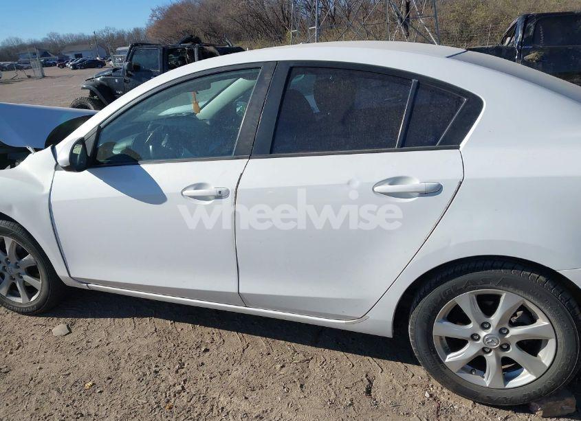 Photo 14 of 2011 Mazda Mazda3 I TOURING (VIN JM1BL1VF1B1481229)