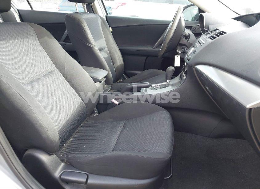 Photo 5 of 2011 Mazda Mazda3 I TOURING (VIN JM1BL1VF1B1495289)
