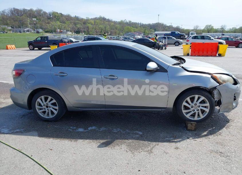 Photo 13 of 2012 Mazda Mazda3 I TOURING (VIN JM1BL1VF1C1516322)