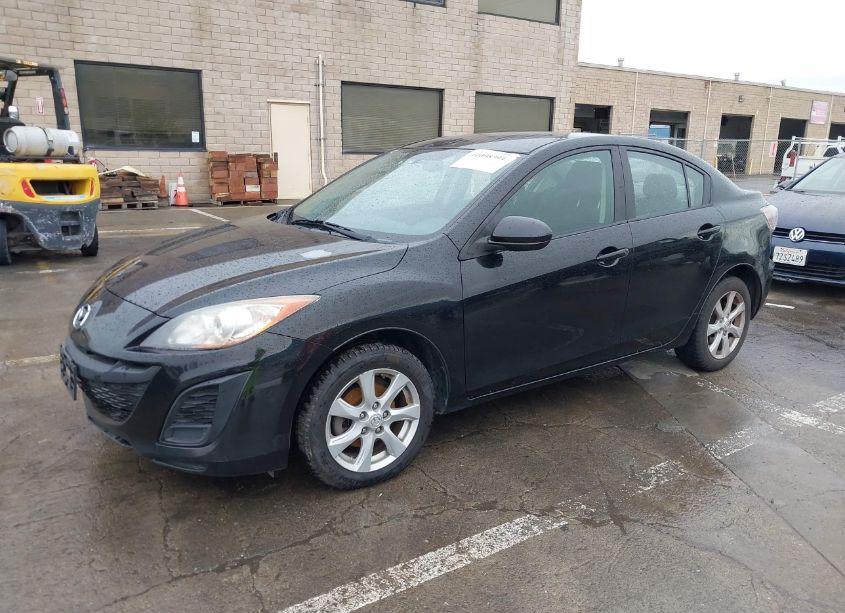 Photo 2 of 2011 Mazda Mazda3 I TOURING (VIN JM1BL1VF2B1497925)