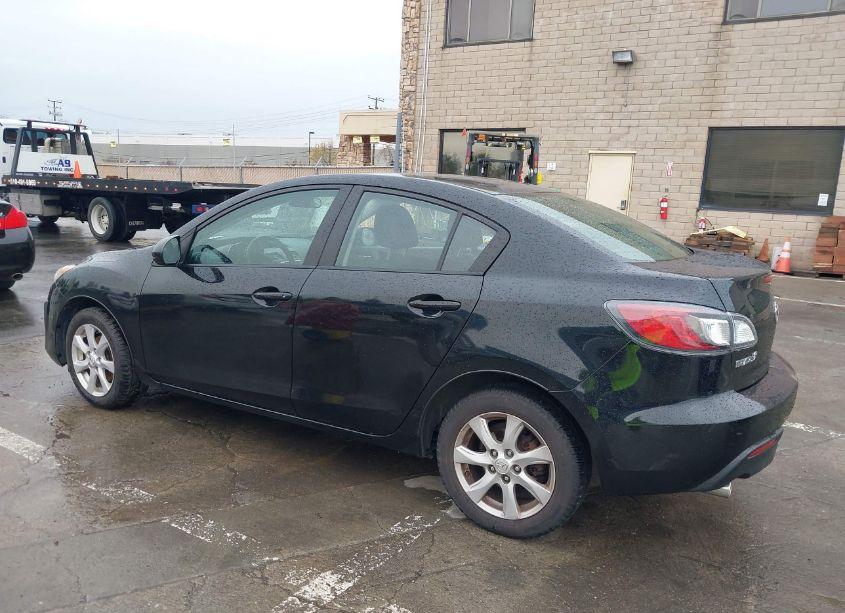 Photo 3 of 2011 Mazda Mazda3 I TOURING (VIN JM1BL1VF2B1497925)