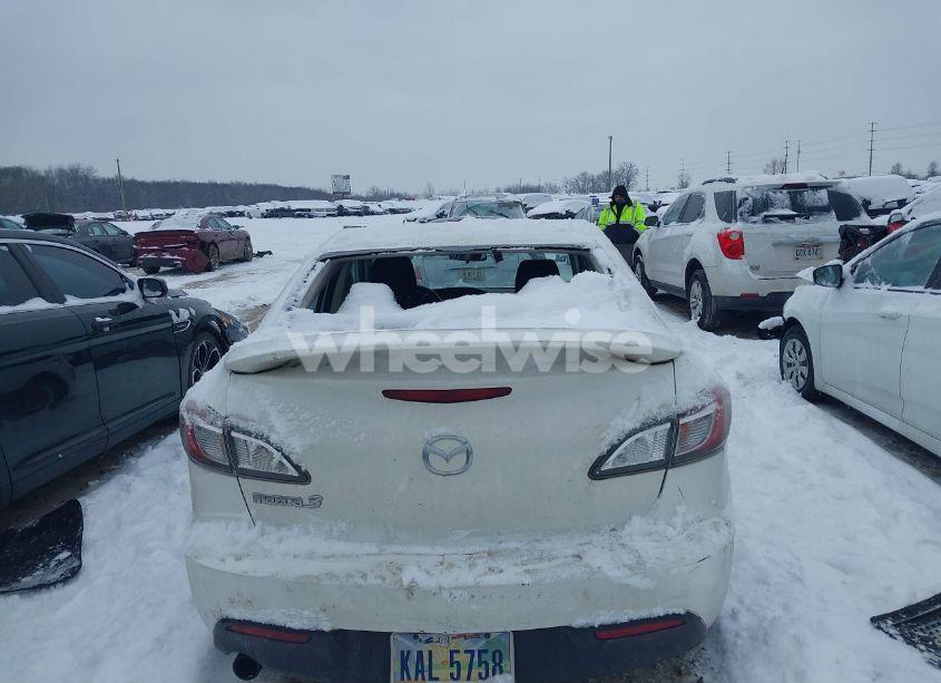 Photo 16 of 2011 Mazda Mazda3 I TOURING (VIN JM1BL1VF2B1901788)