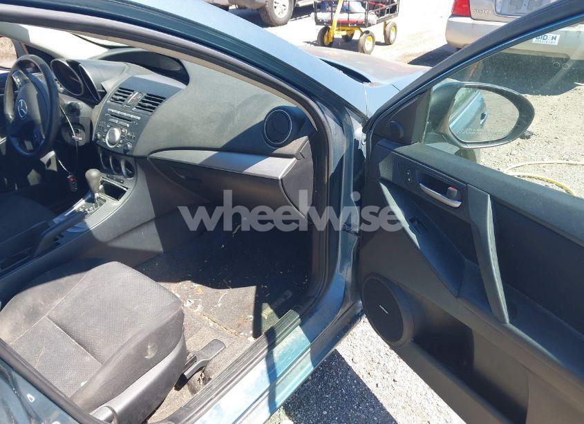 Photo 5 of 2011 Mazda Mazda3 I TOURING (VIN JM1BL1VF3B1498923)