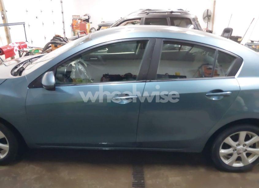 Photo 14 of 2011 Mazda Mazda3 I TOURING (VIN JM1BL1VF3B1900925)