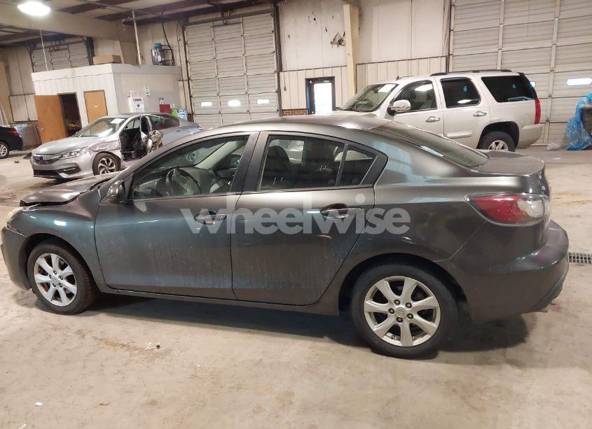 Photo 14 of 2011 Mazda Mazda3 I TOURING (VIN JM1BL1VF5B1423401)