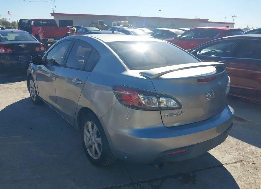 Photo 3 of 2011 Mazda Mazda3 I TOURING (VIN JM1BL1VF6B1419633)