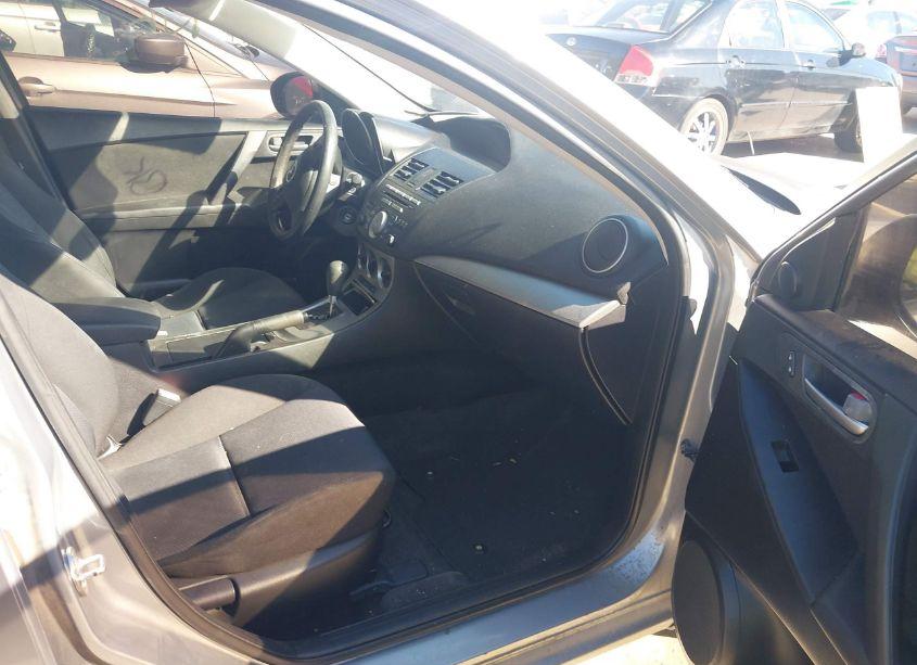 Photo 5 of 2011 Mazda Mazda3 I TOURING (VIN JM1BL1VF6B1419633)