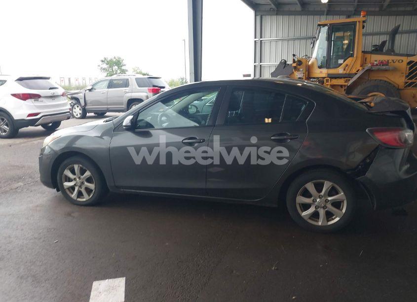 Photo 14 of 2011 Mazda Mazda3 I TOURING (VIN JM1BL1VF7B1378316)