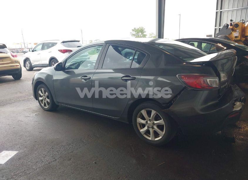 Photo 3 of 2011 Mazda Mazda3 I TOURING (VIN JM1BL1VF7B1378316)
