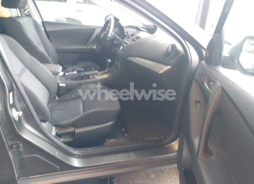 Photo 5 of 2011 Mazda Mazda3 I TOURING (VIN JM1BL1VF7B1378316)