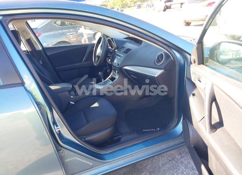 Photo 5 of 2011 Mazda Mazda3 I TOURING (VIN JM1BL1VF7B1458540)