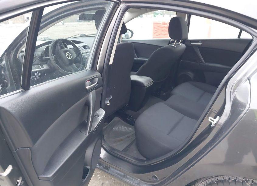 Photo 8 of 2011 Mazda Mazda3 I TOURING (VIN JM1BL1VF7B1496298)