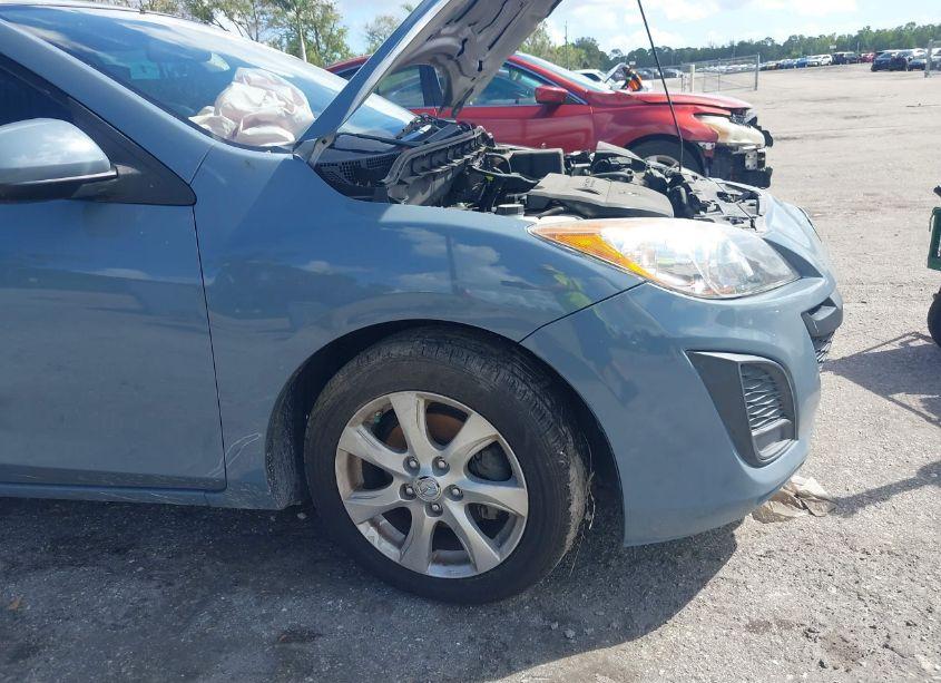 Photo 17 of 2011 Mazda Mazda3 I TOURING (VIN JM1BL1VF8B1901018)