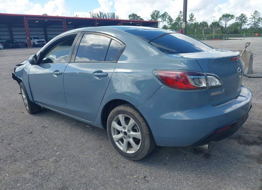 Photo 3 of 2011 Mazda Mazda3 I TOURING (VIN JM1BL1VF8B1901018)