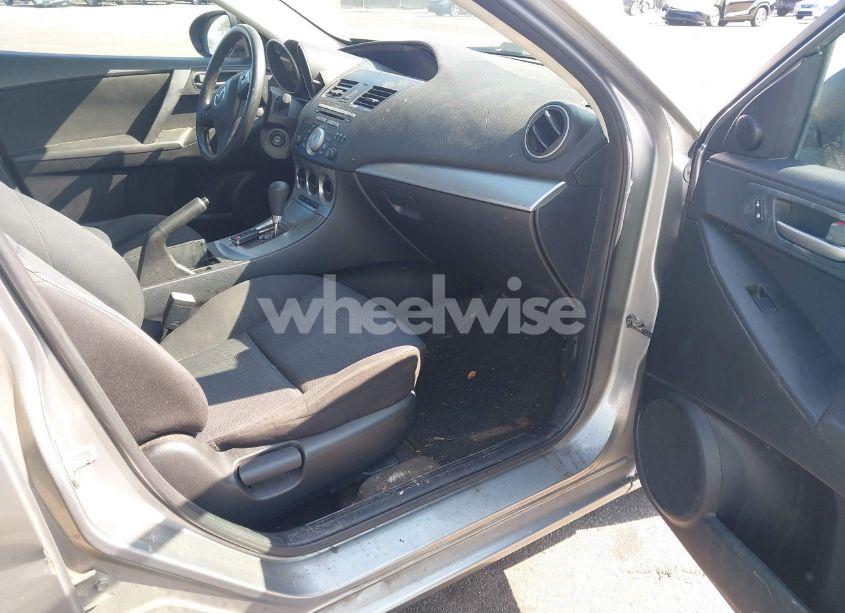 Photo 5 of 2011 Mazda Mazda3 I TOURING (VIN JM1BL1VF9B1358214)
