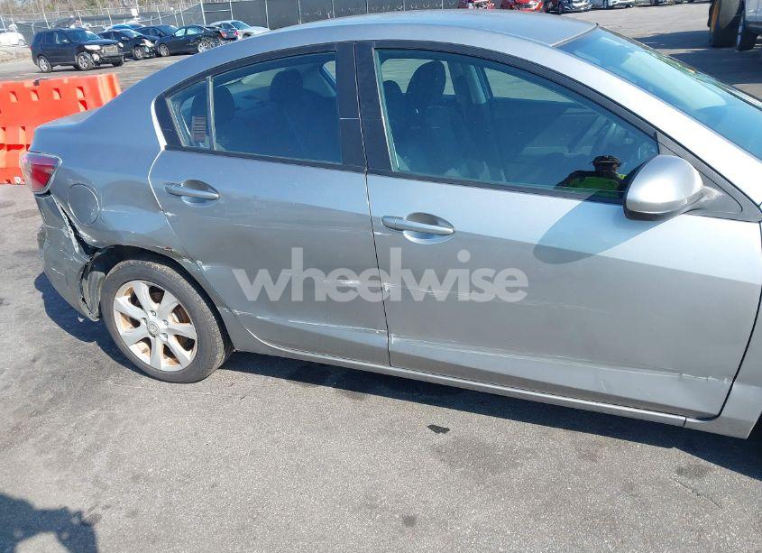 Photo 6 of 2011 Mazda Mazda3 I TOURING (VIN JM1BL1VF9B1358214)