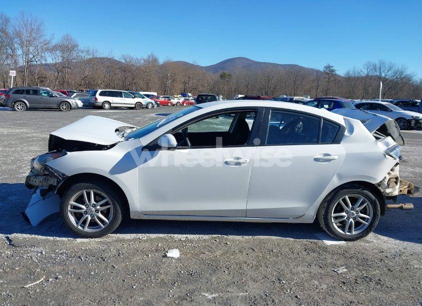 Photo 15 of 2011 Mazda Mazda3 I TOURING (VIN JM1BL1VFXB1412832)