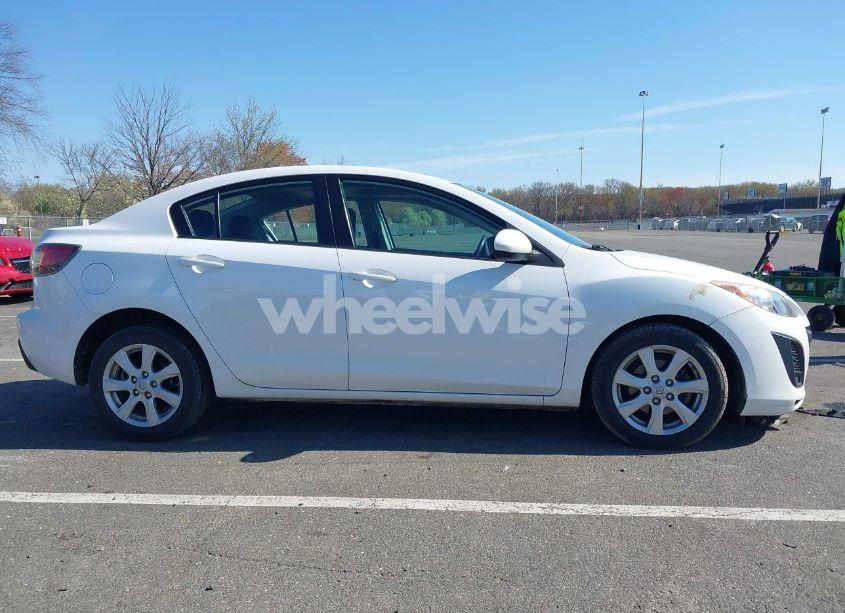 Photo 13 of 2011 Mazda Mazda3 I TOURING (VIN JM1BL1VG0B1359034)