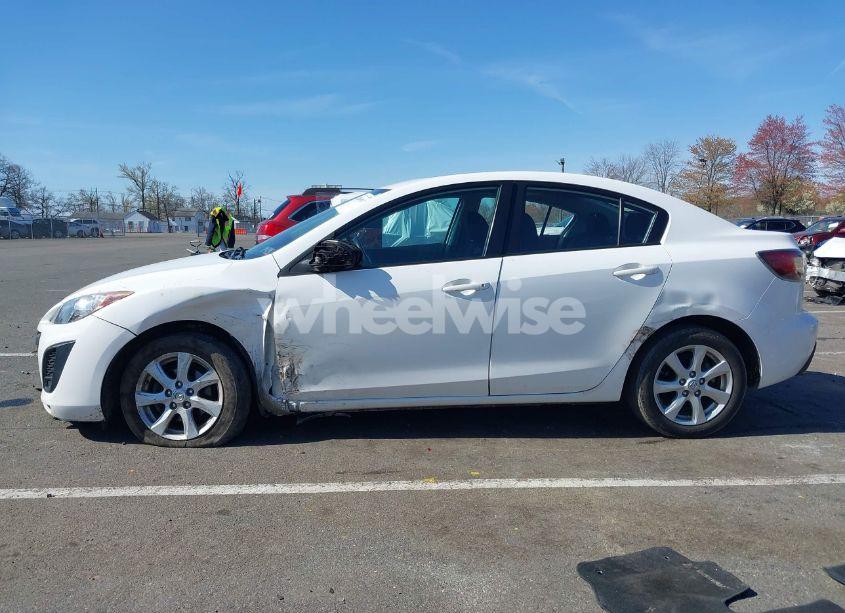 Photo 14 of 2011 Mazda Mazda3 I TOURING (VIN JM1BL1VG0B1359034)