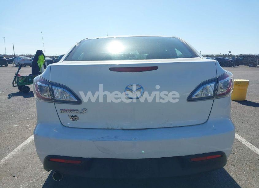 Photo 16 of 2011 Mazda Mazda3 I TOURING (VIN JM1BL1VG0B1359034)