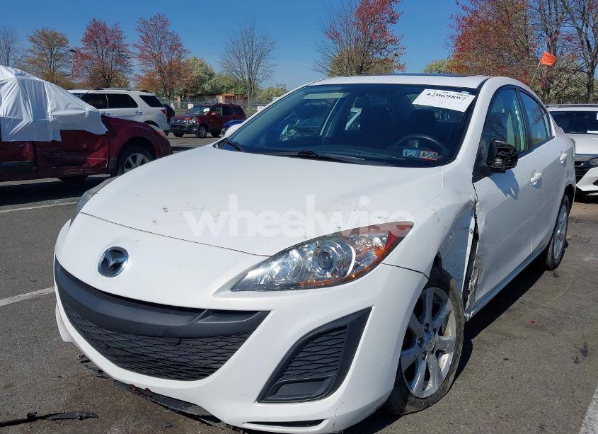 Photo 2 of 2011 Mazda Mazda3 I TOURING (VIN JM1BL1VG0B1359034)