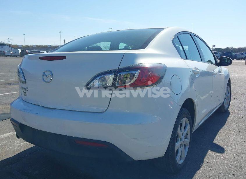 Photo 4 of 2011 Mazda Mazda3 I TOURING (VIN JM1BL1VG0B1359034)