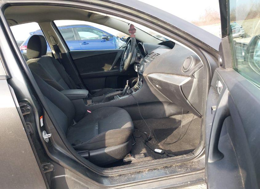 Photo 5 of 2011 Mazda Mazda3 I TOURING (VIN JM1BL1VG3B1376703)