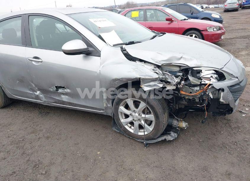 Photo 6 of 2011 Mazda Mazda3 I TOURING (VIN JM1BL1VG3B1378323)