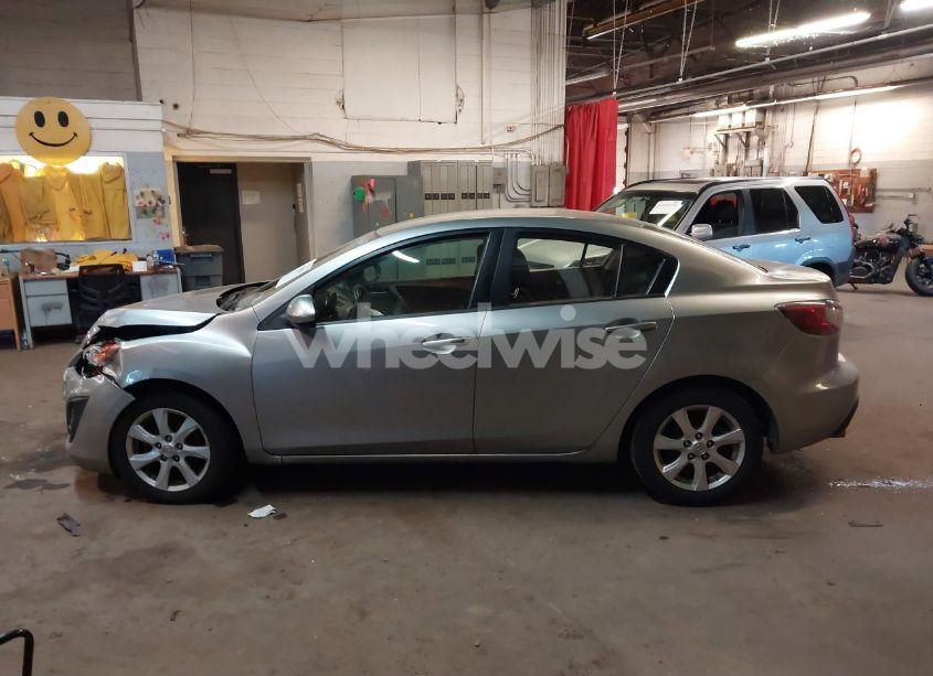 Photo 14 of 2011 Mazda Mazda3 I TOURING (VIN JM1BL1VG3B1447267)