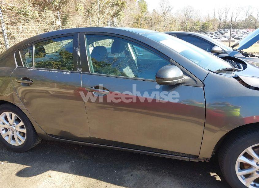 Photo 13 of 2011 Mazda Mazda3 I TOURING (VIN JM1BL1VG3B1902554)