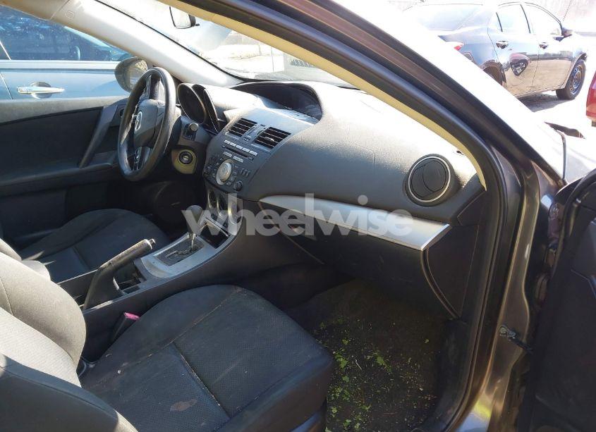 Photo 5 of 2011 Mazda Mazda3 I TOURING (VIN JM1BL1VG3B1902554)