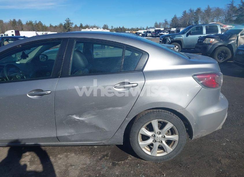 Photo 6 of 2011 Mazda Mazda3 I TOURING (VIN JM1BL1VG5B1398492)