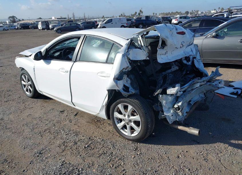 Photo 3 of 2011 Mazda Mazda3 I TOURING (VIN JM1BL1VG5B1485082)