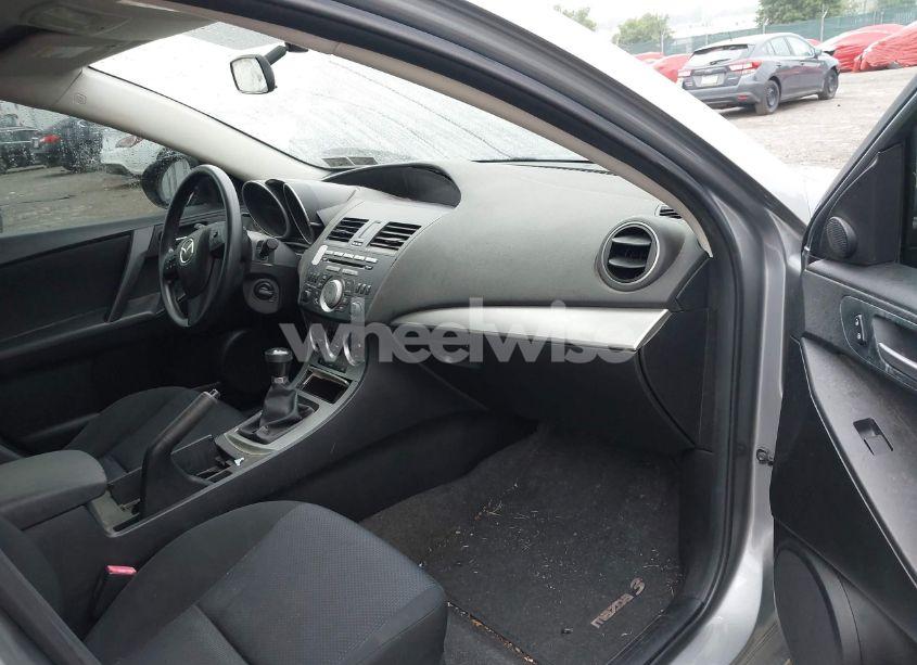 Photo 5 of 2011 Mazda Mazda3 I TOURING (VIN JM1BL1VG6B1375271)