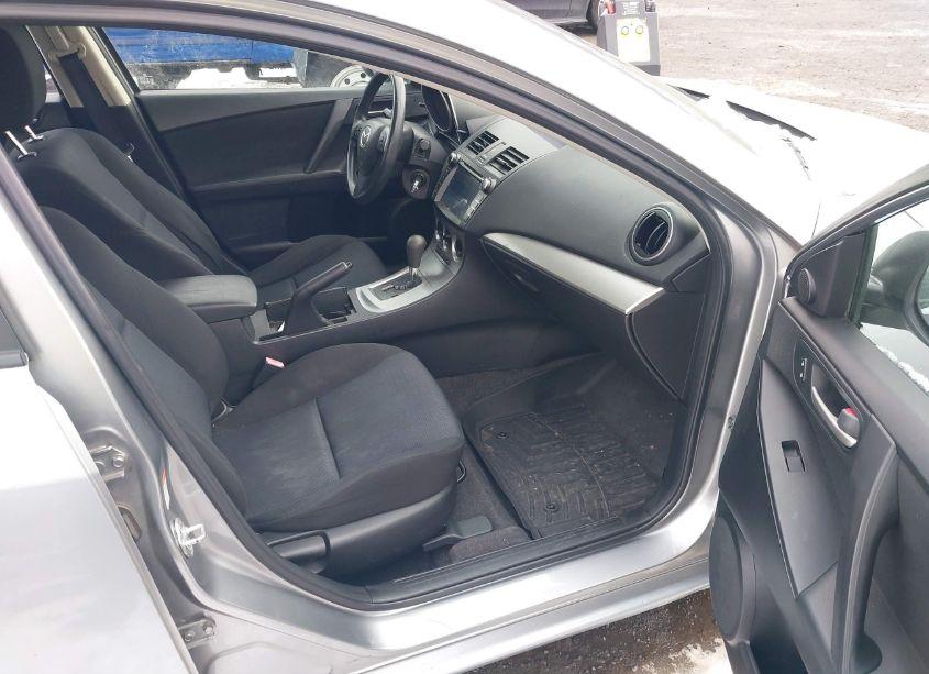 Photo 5 of 2011 Mazda Mazda3 I TOURING (VIN JM1BL1VG6B1377540)