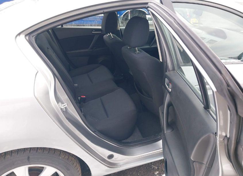 Photo 8 of 2011 Mazda Mazda3 I TOURING (VIN JM1BL1VG6B1377540)