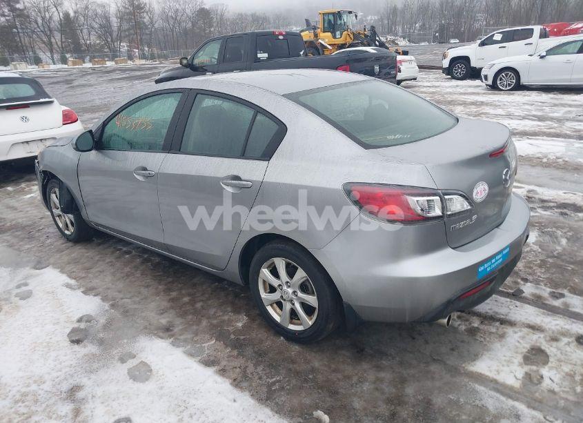 Photo 3 of 2011 Mazda Mazda3 I TOURING (VIN JM1BL1VG6B1464645)