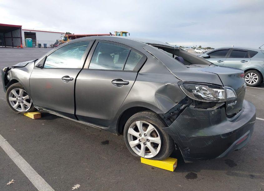 Photo 3 of 2011 Mazda Mazda3 I TOURING (VIN JM1BL1VG7B1402574)