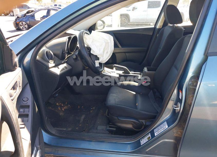 Photo 5 of 2011 Mazda Mazda3 I TOURING (VIN JM1BL1VG8B1470396)