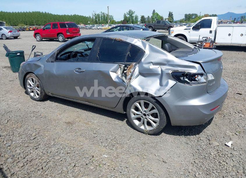 Photo 3 of 2011 Mazda Mazda3 S GRAND TOURING (VIN JM1BL1W61B1371148)