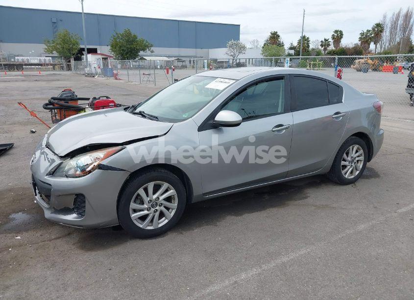 Photo 2 of 2013 Mazda Mazda3 I GRAND TOURING (VIN JM1BL1WP0D1790992)